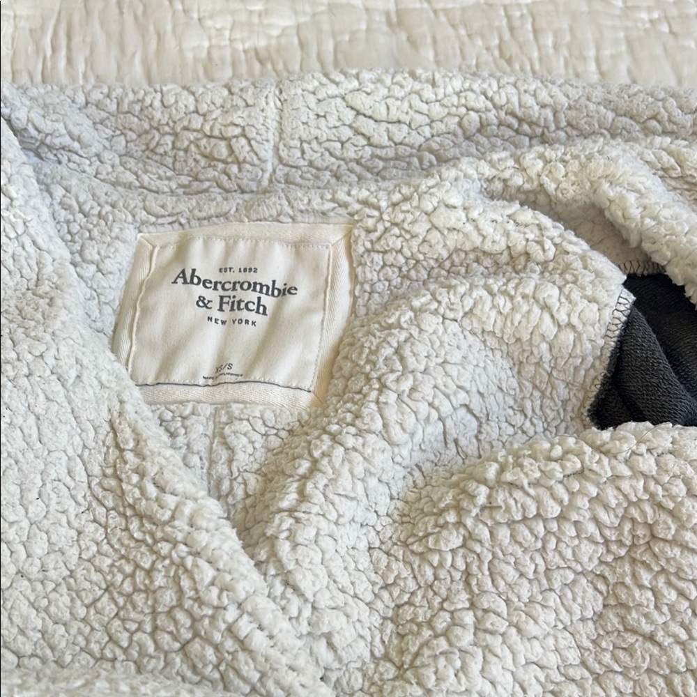 Abercrombie & Fitch Charcoal Jacket with Cream Sherpa fleece xs - Picture 5 of 6
